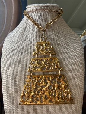 Vintage MCM Gold Textured Tiered Statement Necklace - 20” (pendant 4”)